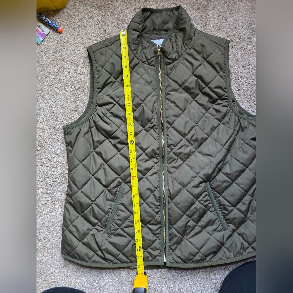 Quilted Green and Black Vests - Picture 5 of 6